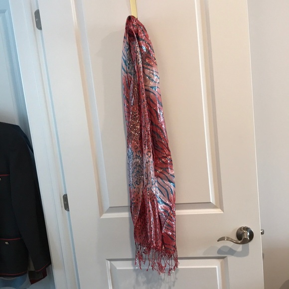 Shiny pink scarf - Picture 1 of 5